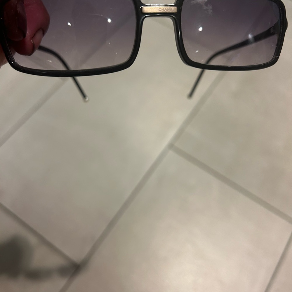CHANEL-VERY PRETTY DAINTY THIN FRAME SUNGLASSES - Picture 9 of 10